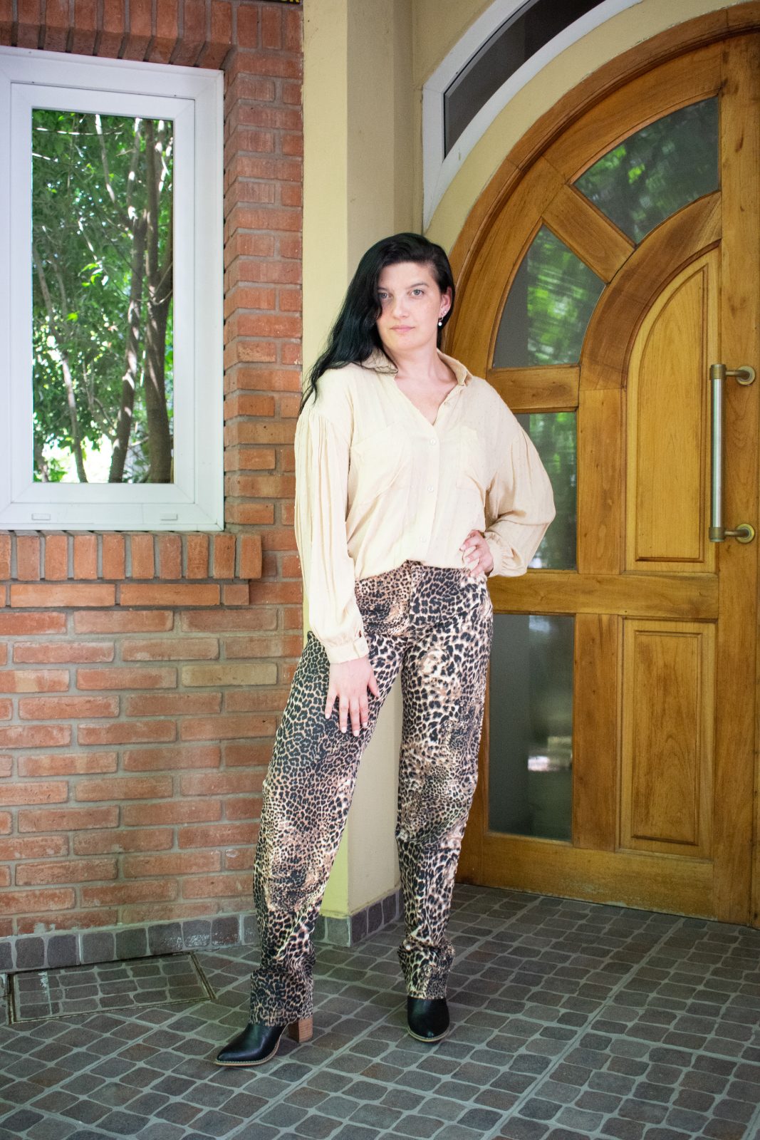 pantalón de gabardina clásico animal